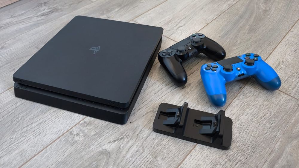 Playstation 4 Slim 1TB + 2 геймпада + 25 игр
