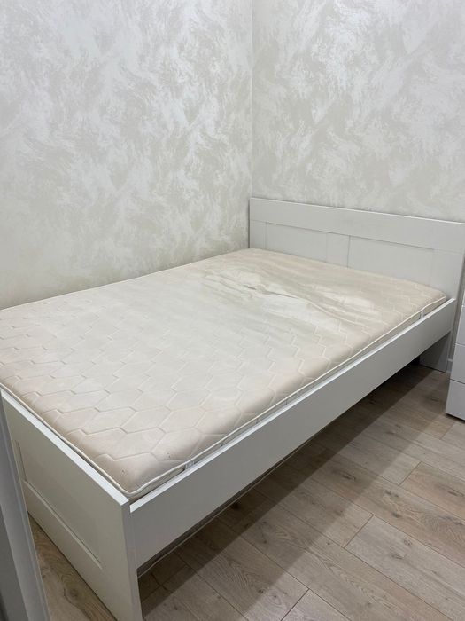 Кровать 140*200 с матрасом