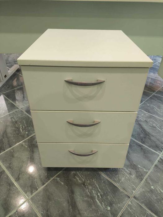 Офис бюра шкаф и количкаи за компютри