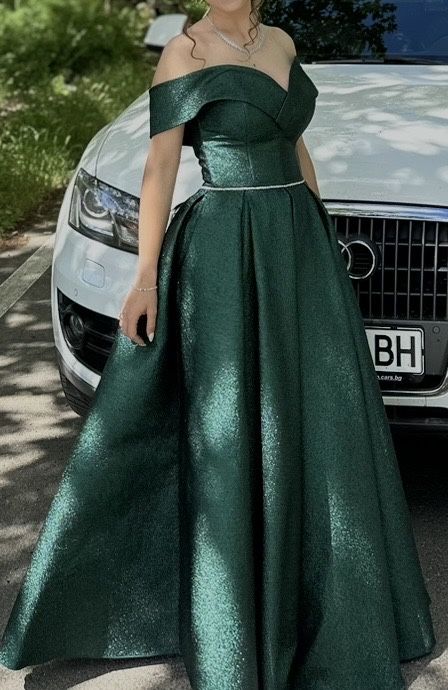 Елегантна дълга рокля с корсет – зелена