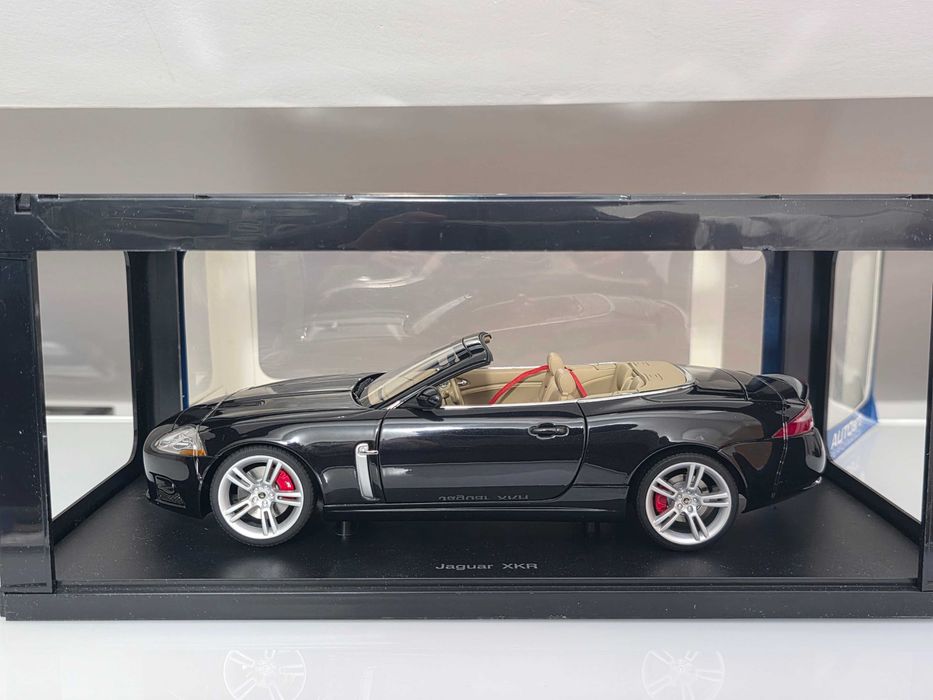 Macheta Auto 1/18 AutoART Jaguar XKR Convertible Midnight