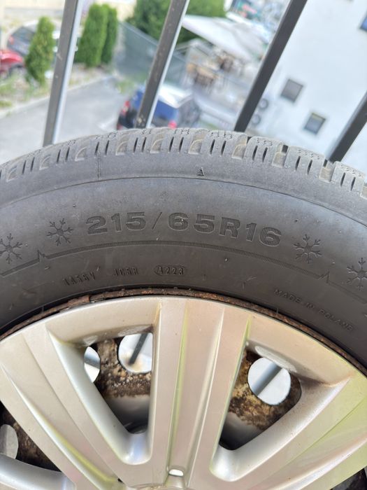 Vând set 4 roți complete pentru Volkswagen Tiguan / Touran și alte modele compatibile. Negociabil