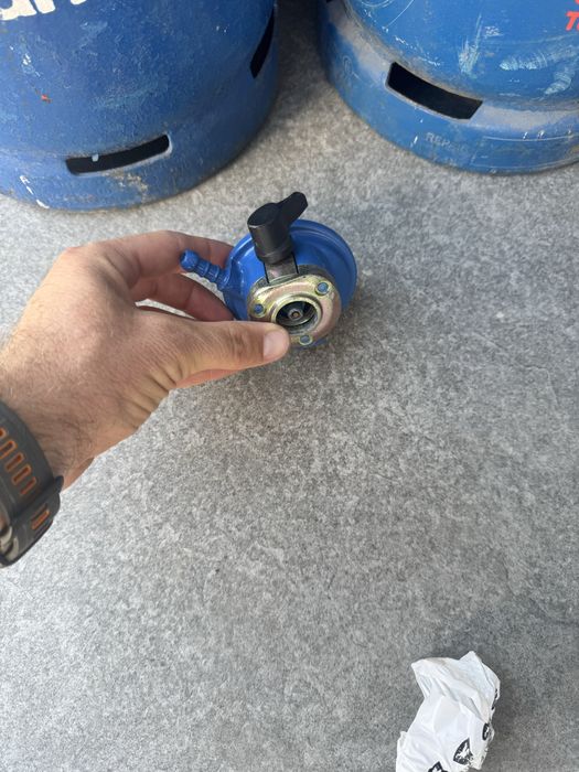 Butelii gpl pt rulota sau alta intrebuintare cu regulator si adaptor pt UK pentru incarcare