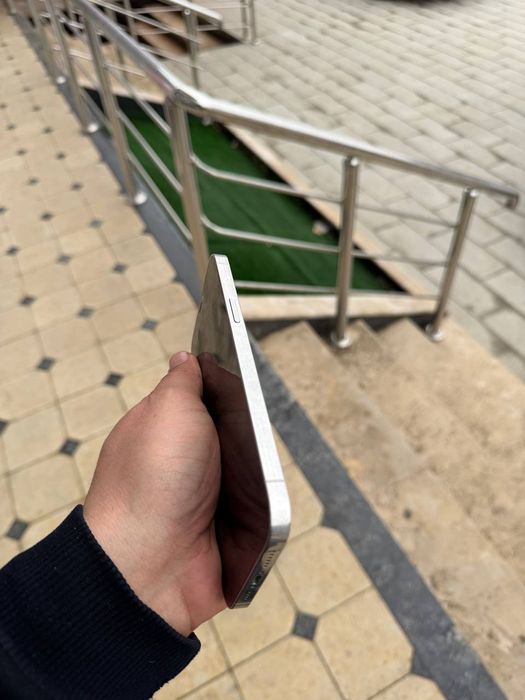 Iphone 12 pro max  77 yomkst Radnoy