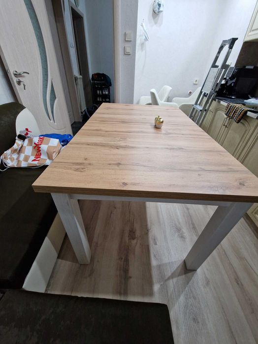 трапезна голяма маса