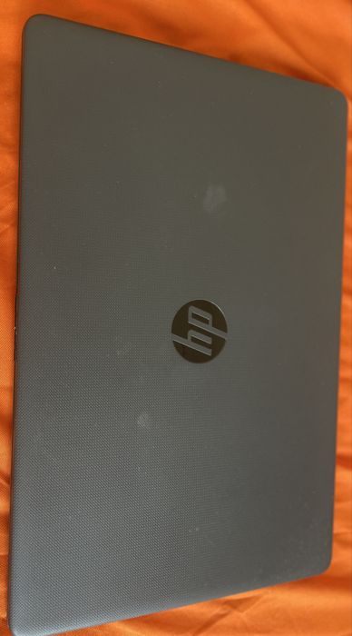 Laptop HP 15-r029sv – stare foarte bună, gata de utilizare!