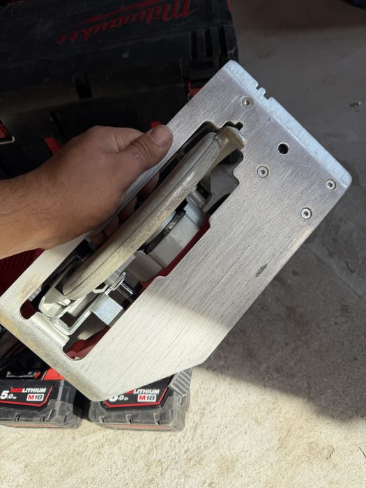 Milwaukee M18BLCS66 безчетков циркуляр
