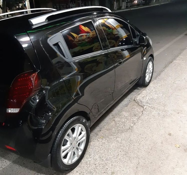 Spark 2022 toza rangi qora prabeg 35000 benzin