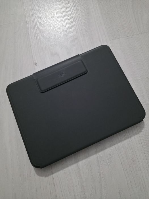 Husa si tastatura iPad logi slim folio pro