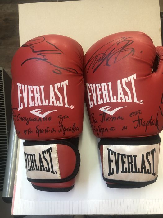 Боксьорски ръкавици с автограф колекционерски