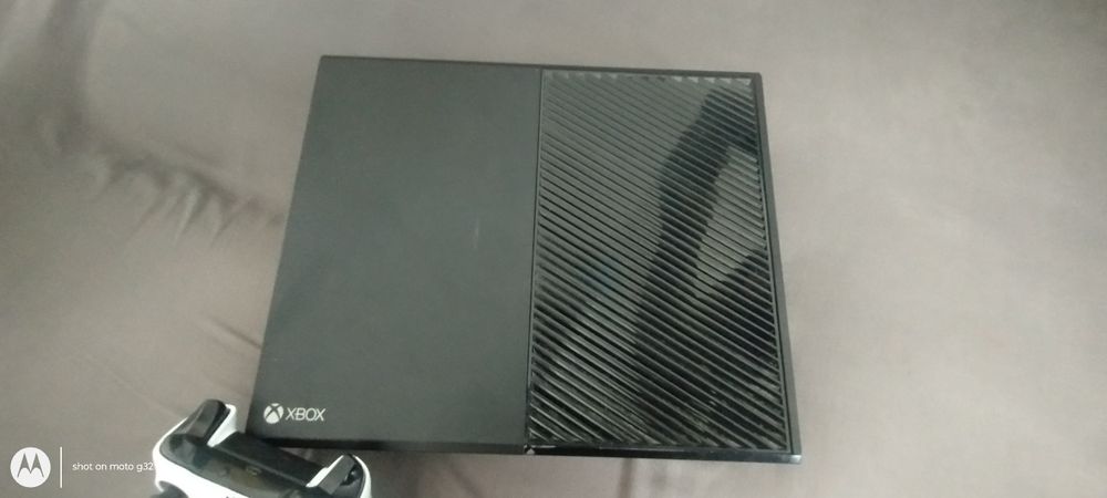 Vând xbox one   !