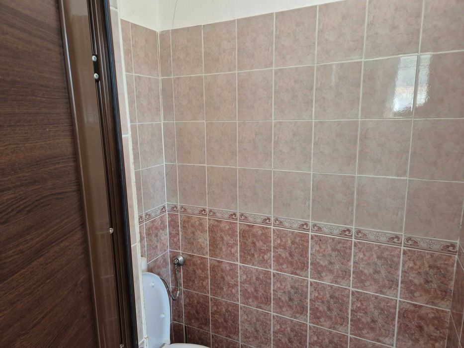 ПОД НАЕМ - три свързани производствено-складови помещения в с. Церово