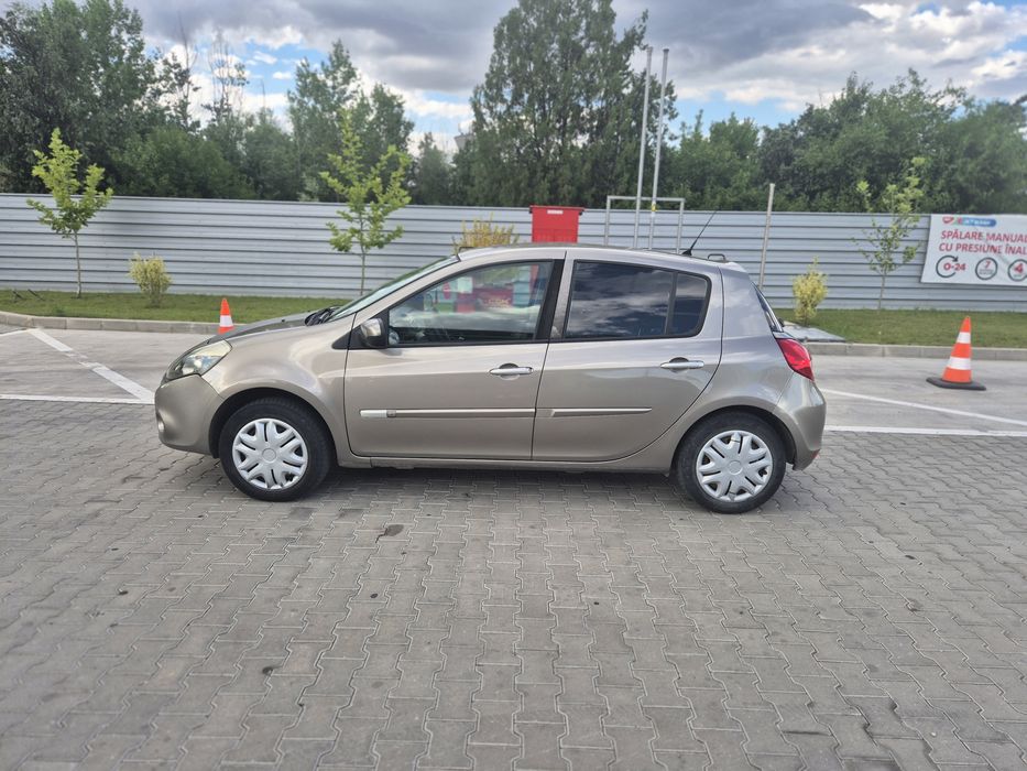 Vând Renault Clio