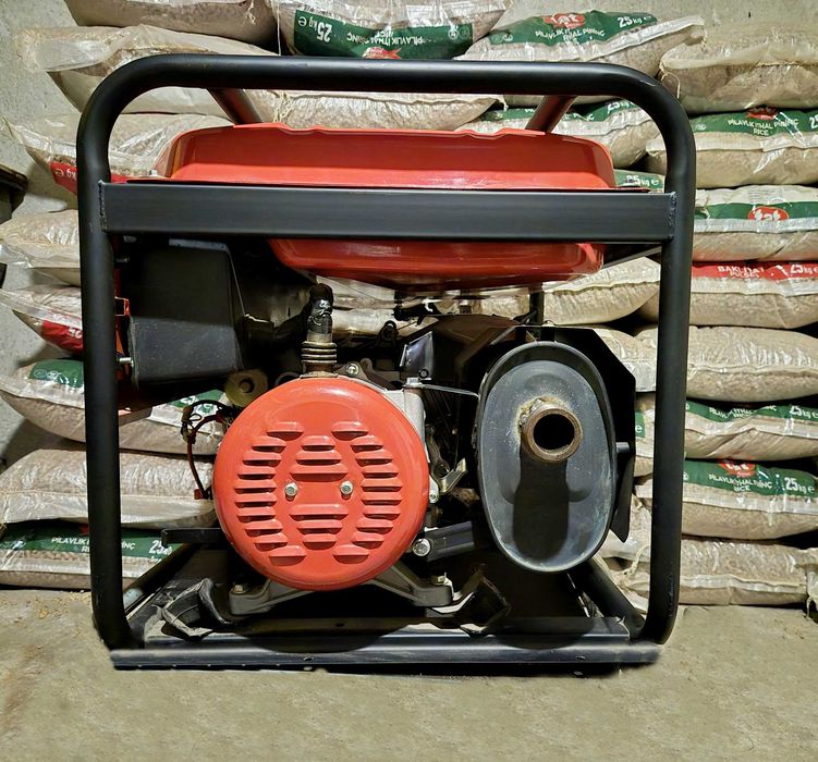 Трифазен бензинов генератор за ток 5.5 Kw