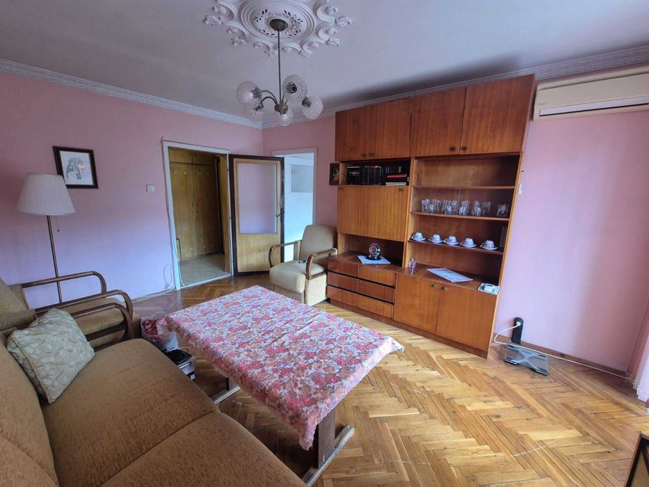 Дава се под наем Четиристаен апартамент в Варна, Цветен квартал - 80 кв.м за 160000 € - Снимка #6