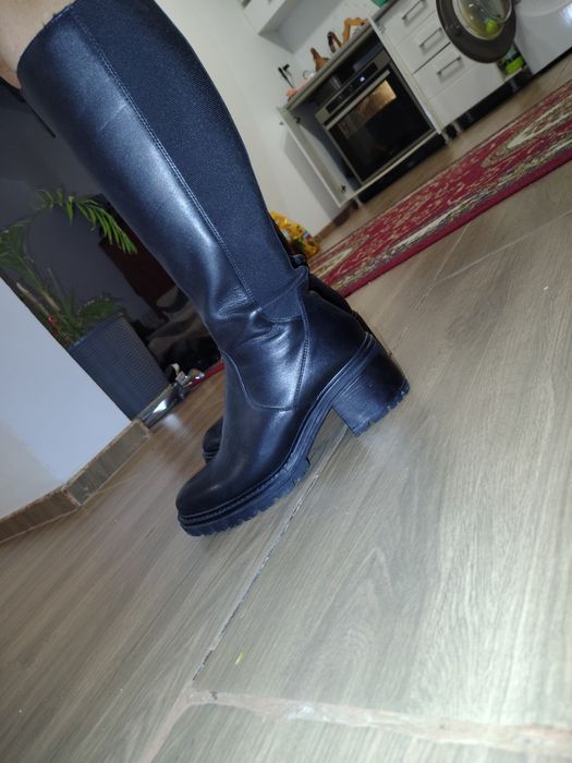 Vând cizme Lasocki mărime 40