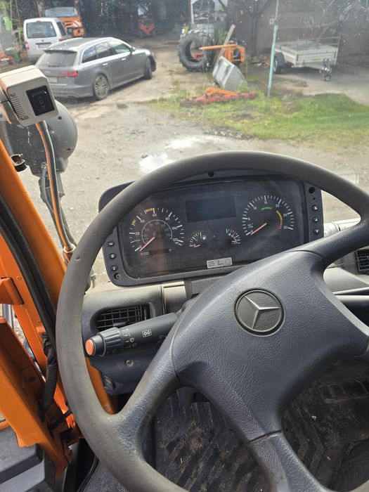 Unimog U500 echipat pentru deszăpezire