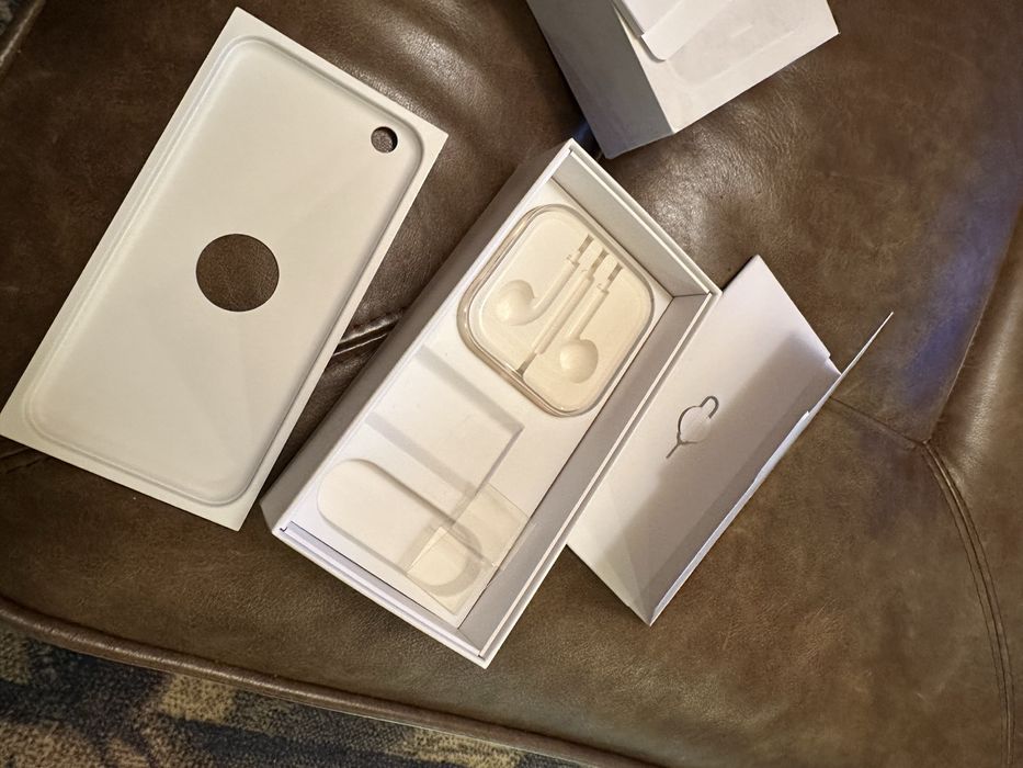 iPhone 6 - 64GB бял и 16GB сребърен