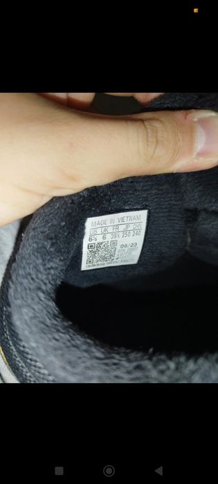 Vând adidași adidas