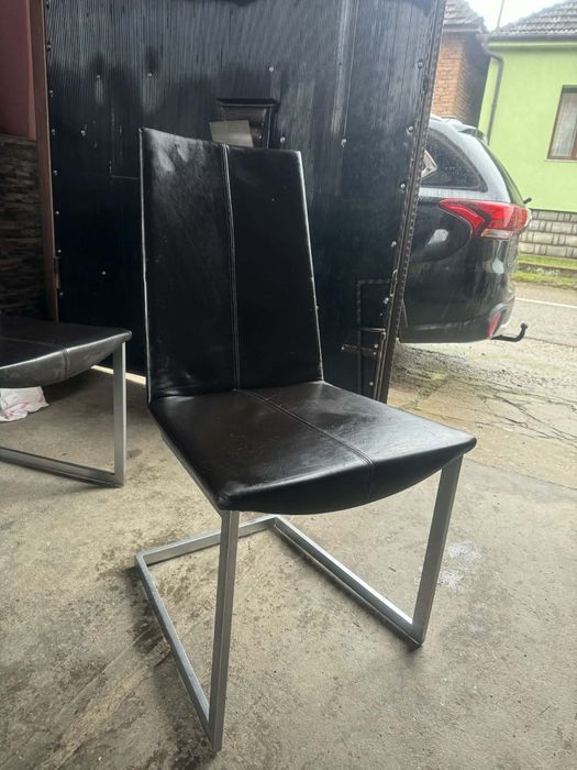 4 scaune din piele 1150 lei neg