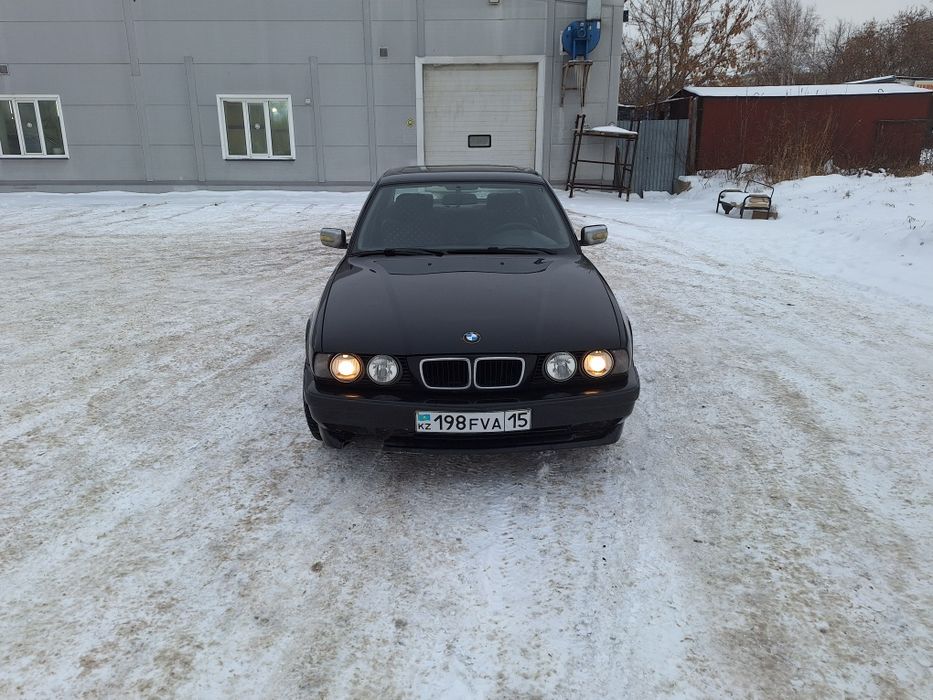 Продам машину бмв е 34