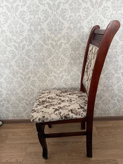 Продам стол и стульев