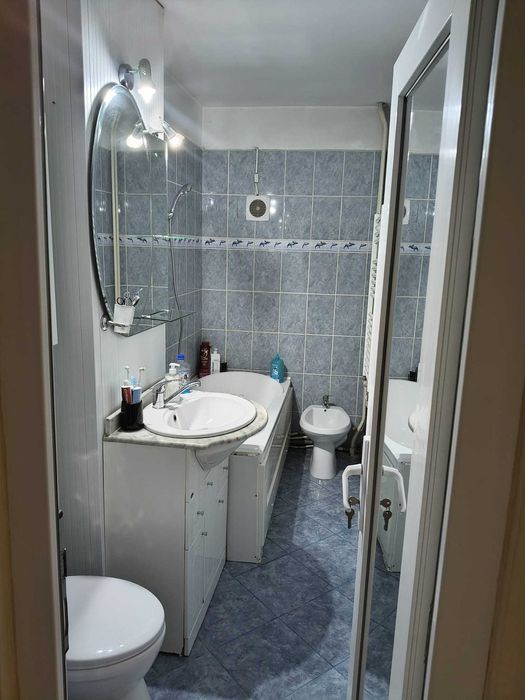 Inchiriez apartament cu 3 camere zona Ultracentrala