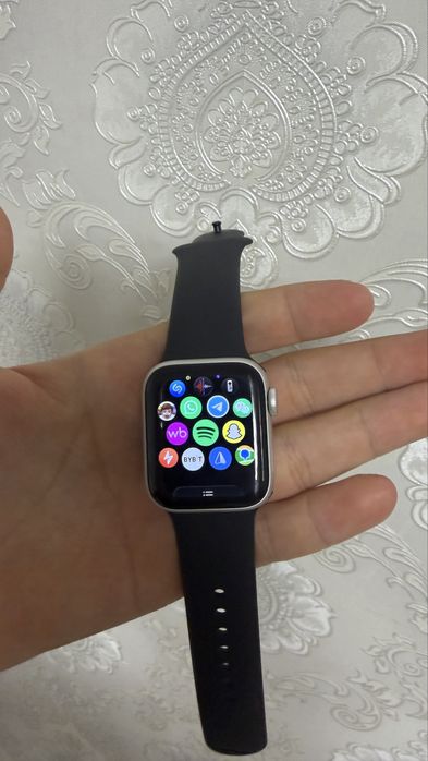Продаю apple watch se 2gen