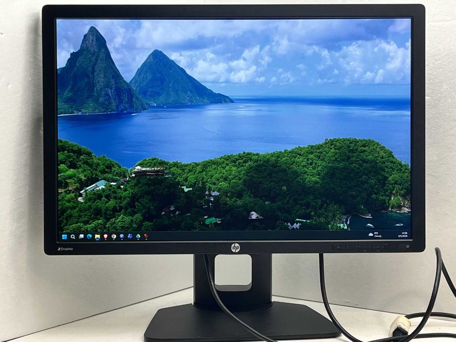 Монитор HP ZDisplay Z24i 24" IPS PLS много хубаво цветопредаване бизнес клас с Гаранция
