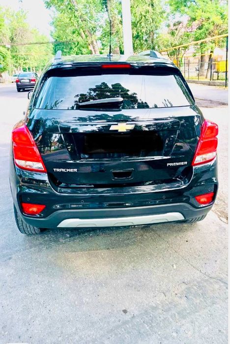 Tracker 1.8 full Premier qora rangli