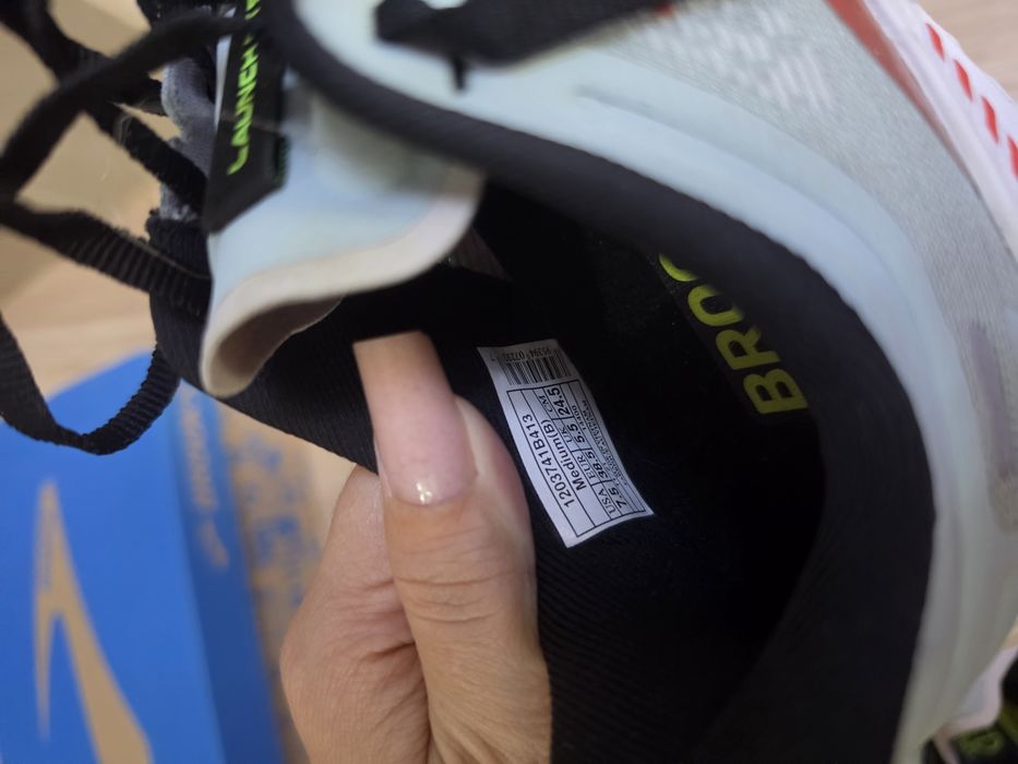 Brooks noi marimea 39