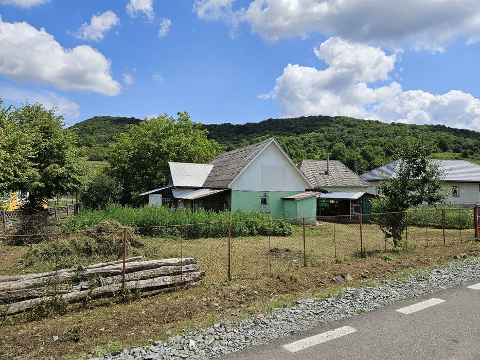 Vând casa cu teren 12 arii Razoare MM Razoare • OLX.ro