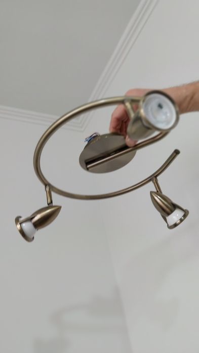 Лампа за подходяща за  таван