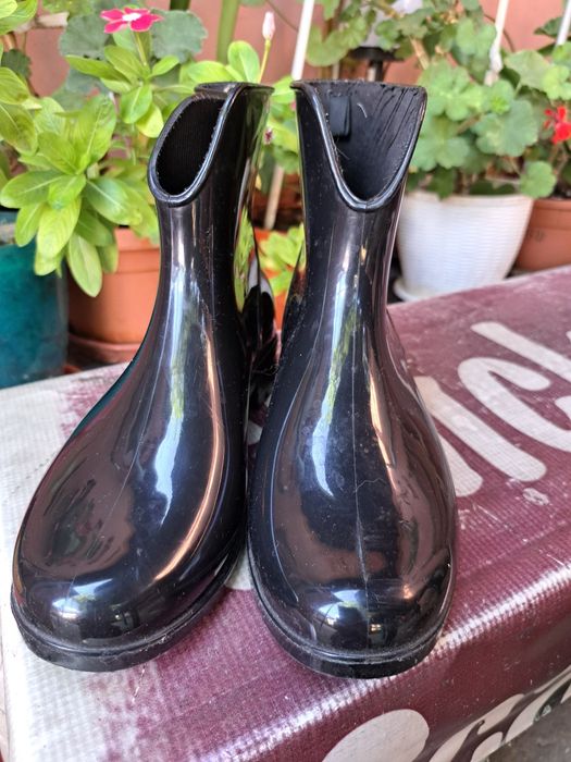 Ghetuțe de ploaie, de dama, negre