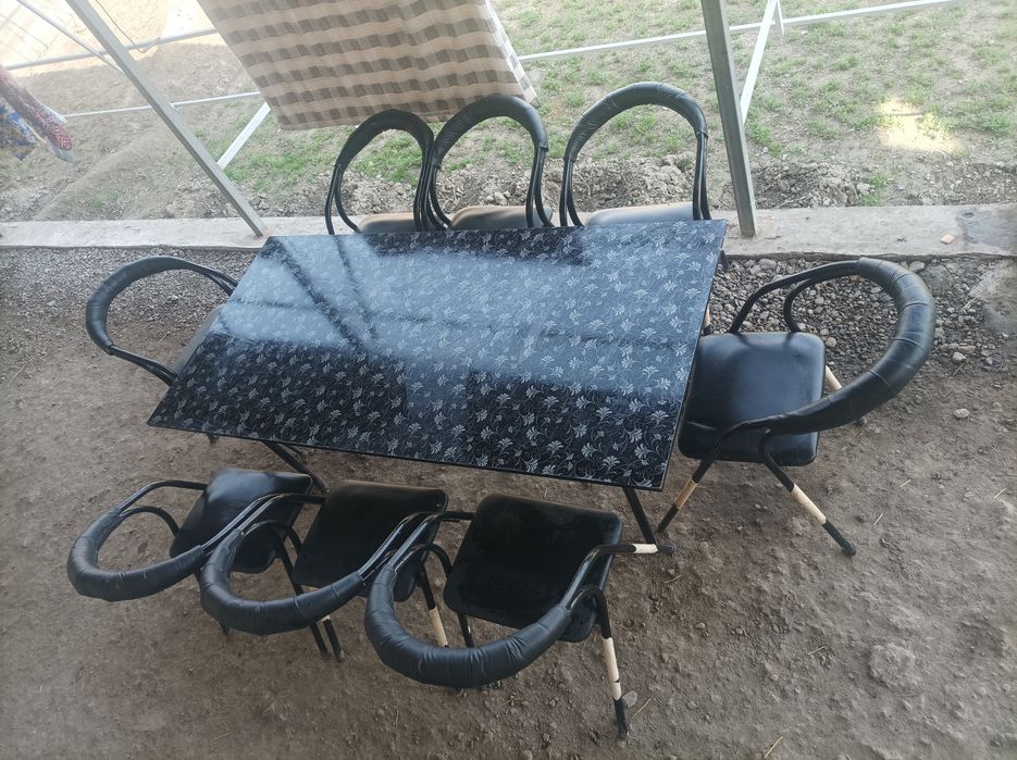 Стол стуллар сотилади.