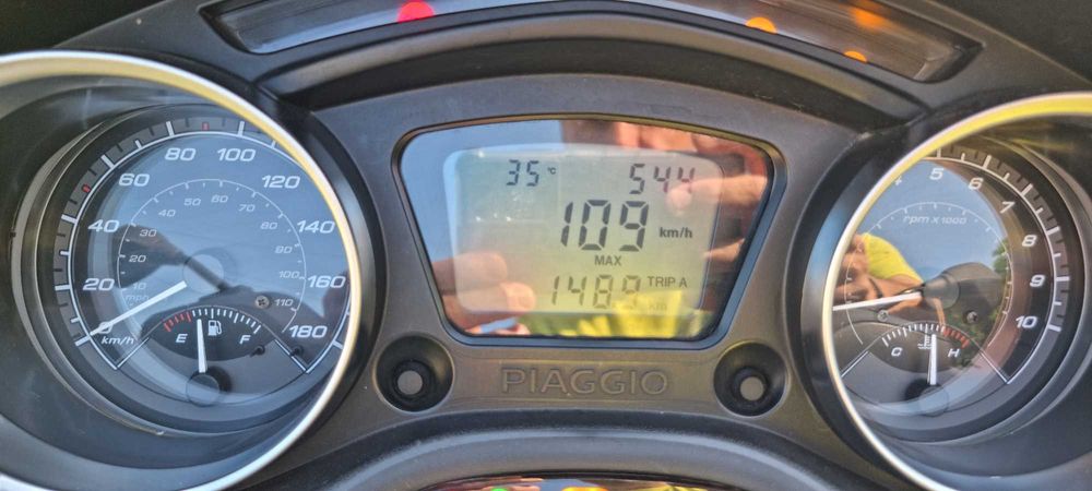 Vand scuter Piaggio MP3, 300 cmc, fabricatie 2021, permis categoria B