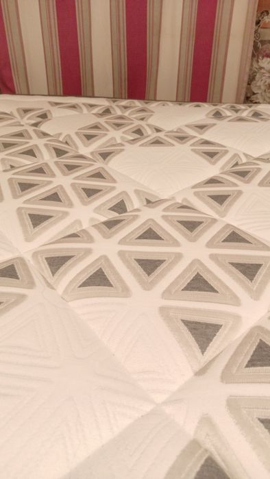 Продам кровать двухспальную для взрослых