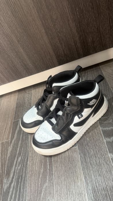 Продам кроссовки