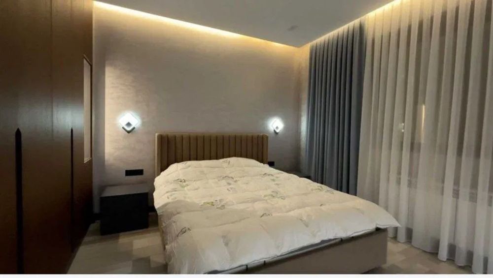 СДАЕТСЯ НОВАЯ 2-ком кв / Евро Люкс в центре