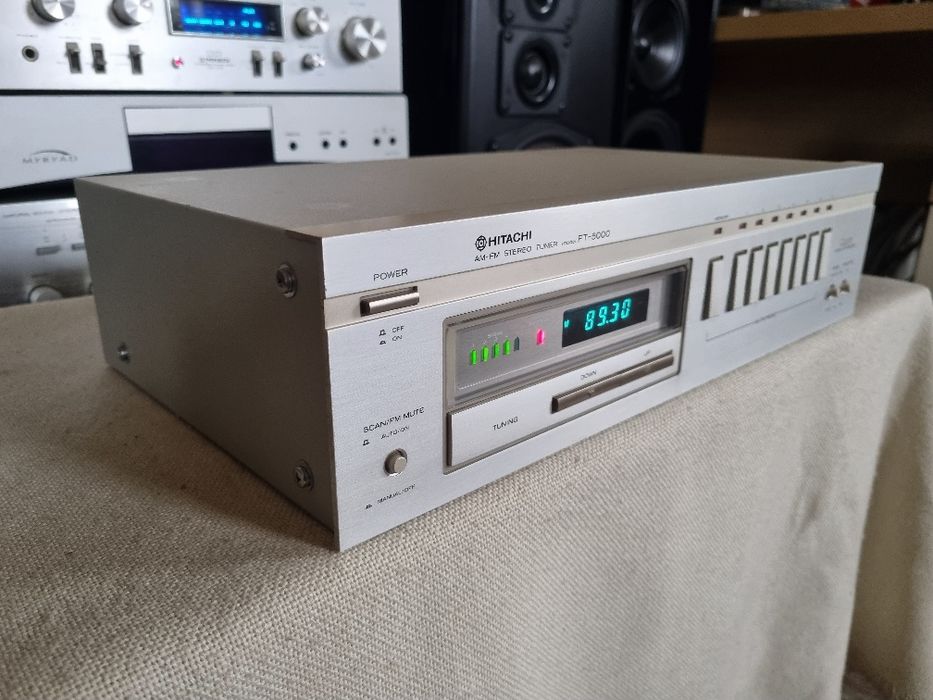 Tuner Hitachi FT-5000. Perfect functional. Impecabil.