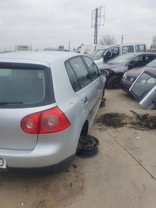 Dezmembrez Volkswagen  Golf  5 1.4 tipul BCA
