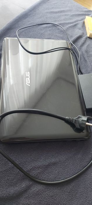 Лаптоп      ASUS