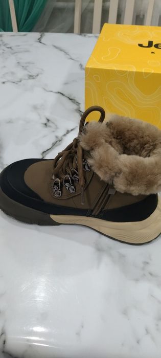 Продам новые сапоги зимние для мальчика