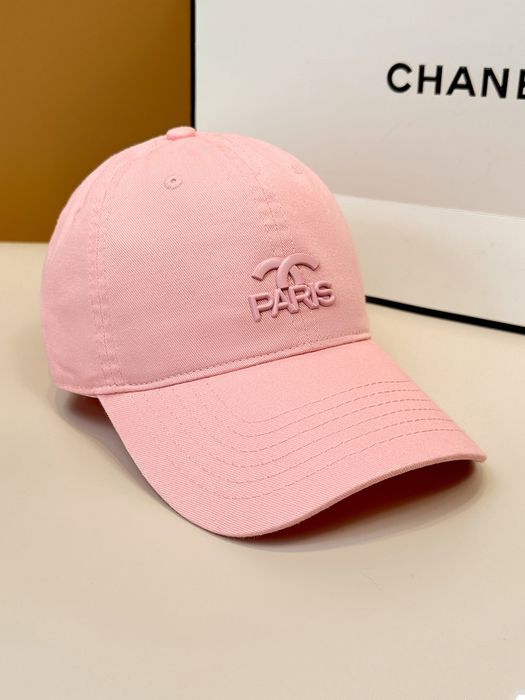 Женские кепки разные