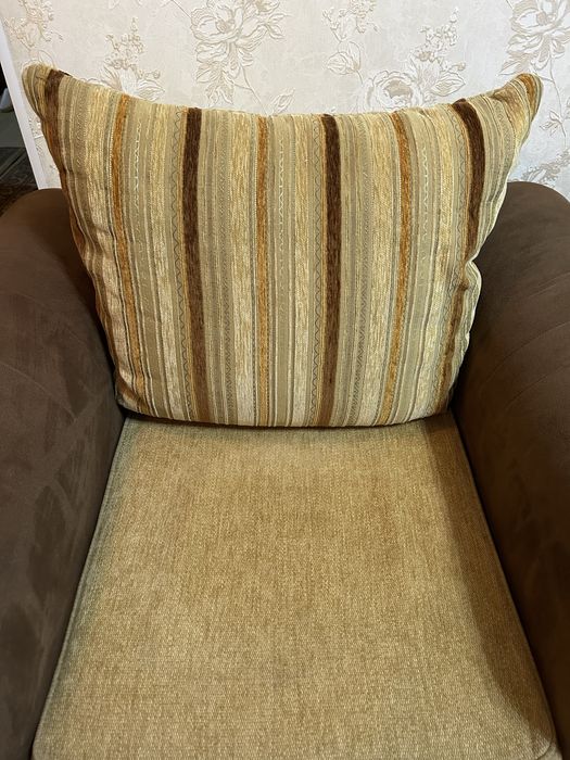 Продам кресло с подушкой