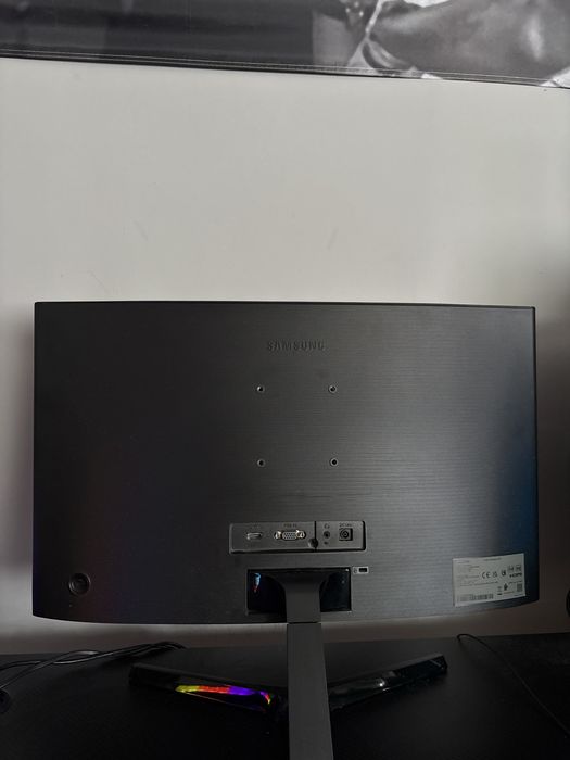 Monitor LED Samsung 24" Curved, 60 HZ,  Full HD, D-Sub, HDMI