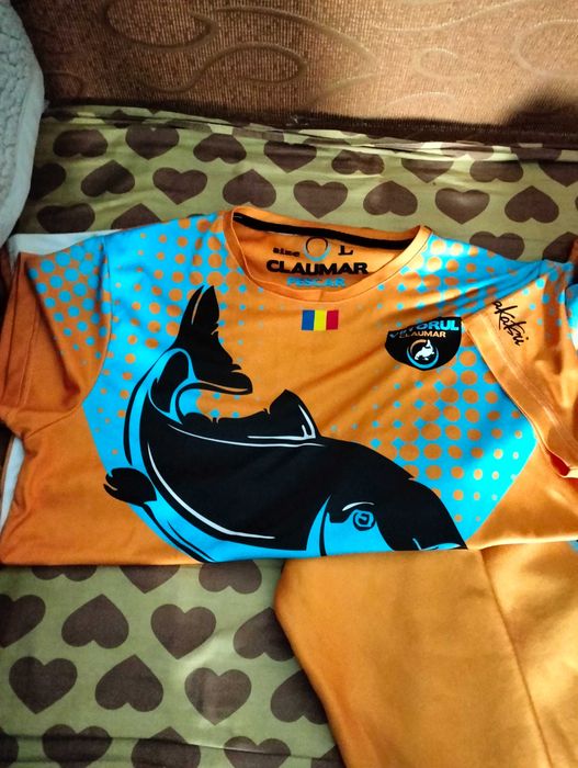 Vând Hanorac și Tricou Claumar
