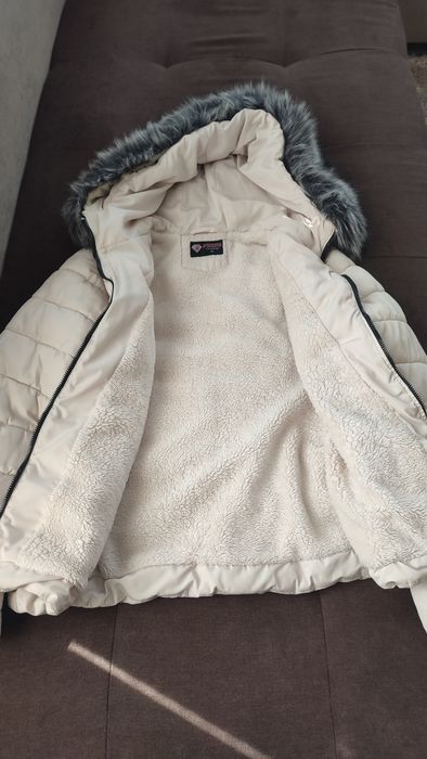 Зимно яке в отлично състояние.