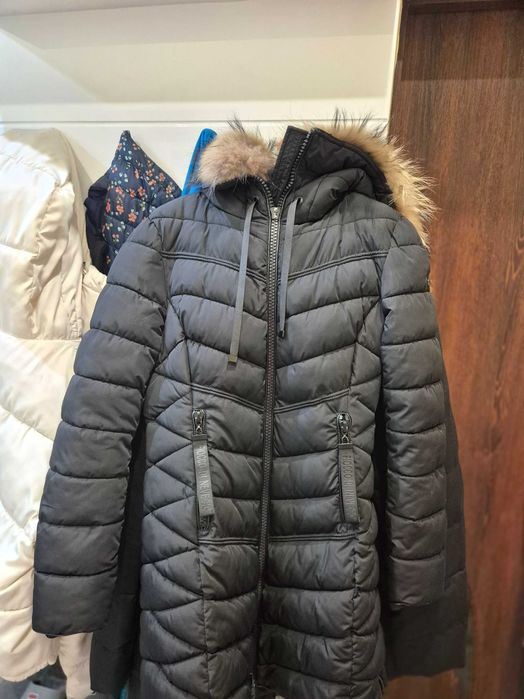 Дълго яке с естествен косъм на яката