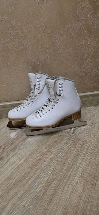 Продам КОНЬКИ для фигурного катания